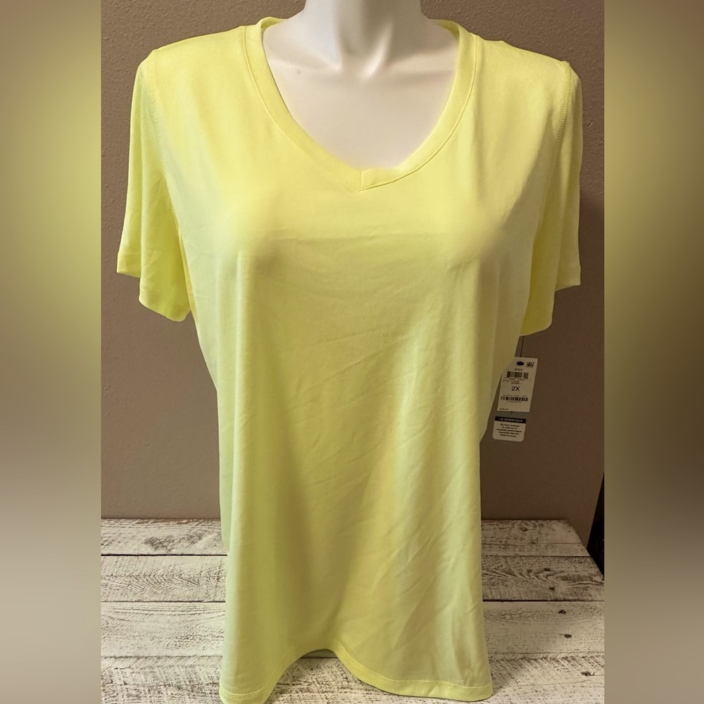 Ideology V-Neck I-D Essentials Tee - NWT